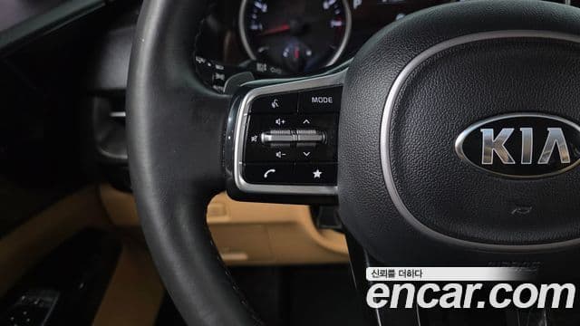 Kia Carnival 2021 — Фото 17/20