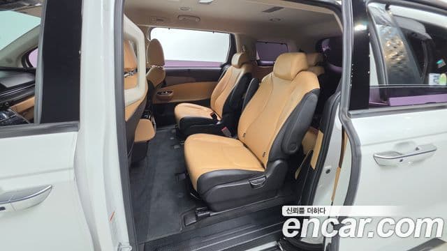 Kia Carnival 2021 — Photo 25/36