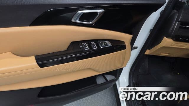 Kia Carnival 2021 — Photo 11/36