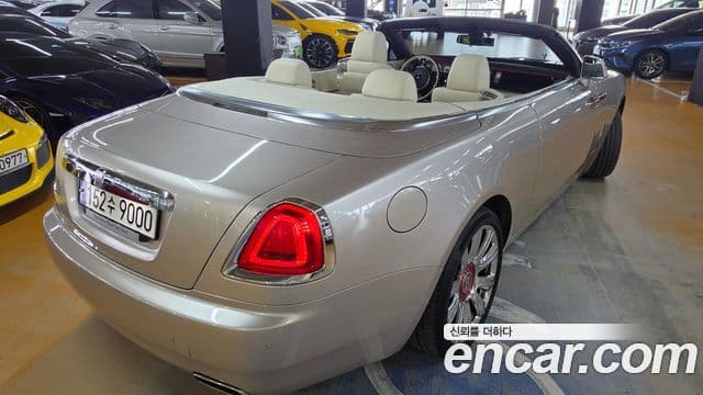 Rolls-Royce Dawn 2021 — Photo 9/20