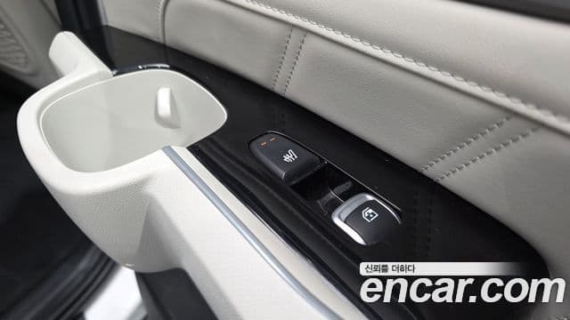 Kia Sorento 2023 — Фото 18/20
