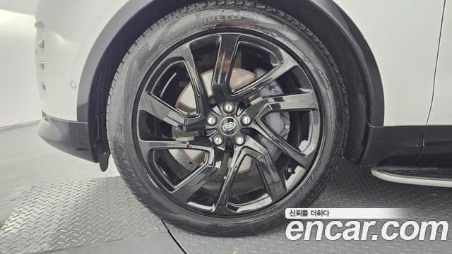 Land Rover Discovery 5 2023 — ფოტო 21/35