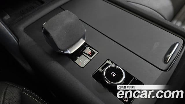 Land Rover Discovery 5 2023 — ფოტო 33/35