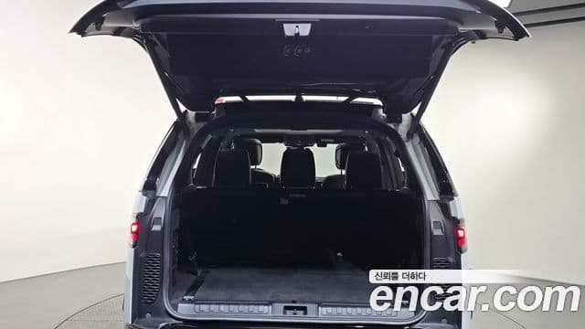 Land Rover Discovery 5 2023 — ფოტო 32/35