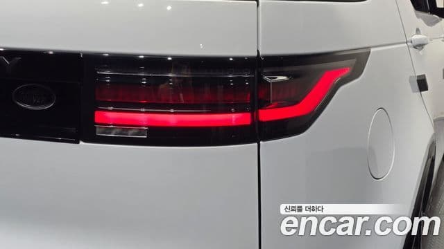 Land Rover Discovery 5 2023 — ფოტო 18/35
