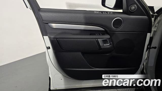 Land Rover Discovery 5 2023 — ფოტო 35/35
