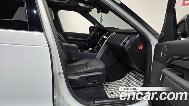 Land Rover Discovery 5 2023 — ფოტო 8/35
