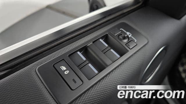 Land Rover Discovery 5 2023 — ფოტო 30/35