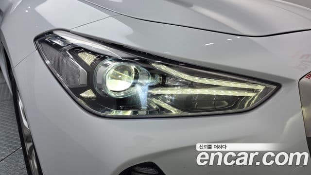 Genesis G70 2018 — ფოტო 18/33