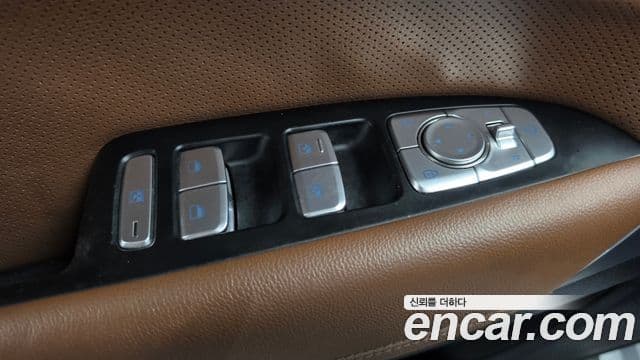 Genesis G70 2018 — ფოტო 31/33