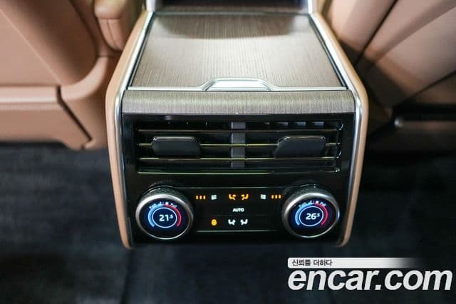 Land Rover Range Rover 2023 — Photo 8/20