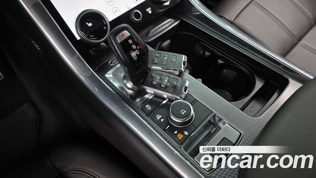 Land Rover Range Rover Sport 2019 — ფოტო 25/30