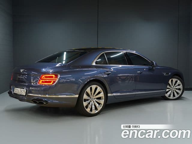 Bentley Flying Spur 2021 — Фото 2/20