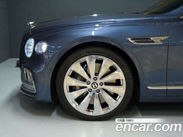 Bentley Flying Spur 2021 — Фото 5/20