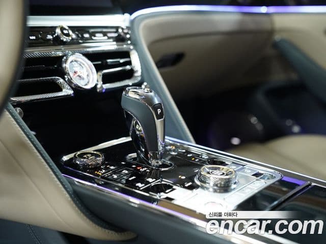 Bentley Flying Spur 2021 — Фото 9/20