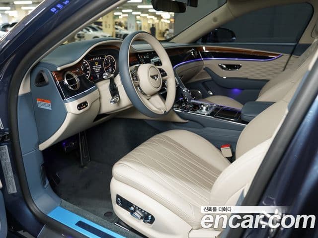 Bentley Flying Spur 2021 — Фото 11/20
