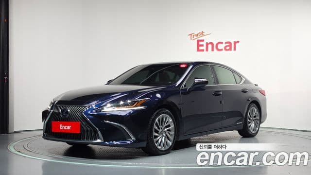 Lexus ES300h 2021 — Фото 1/20