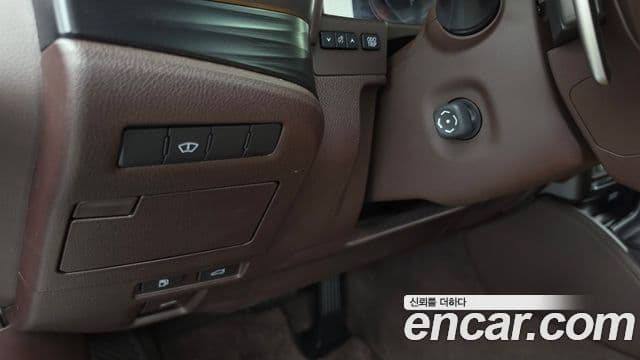 Lexus ES300h 2021 — Photo 27/36