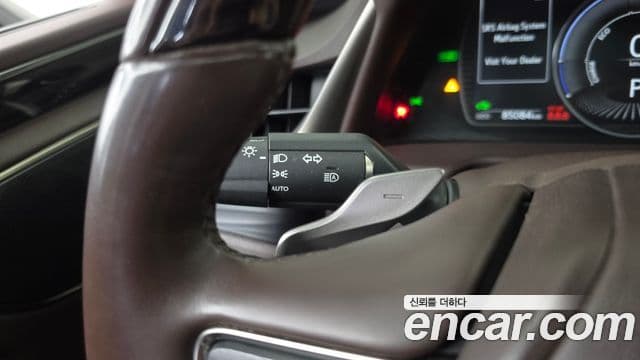 Lexus ES300h 2021 — Photo 28/36