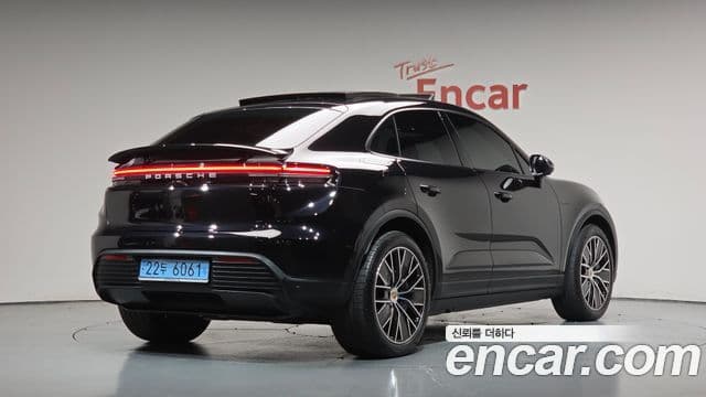 Porsche Macan EV 2025 — Photo 11/40