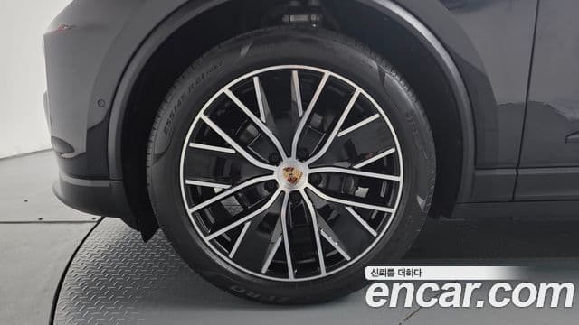 Porsche Macan EV 2025 — Photo 36/40