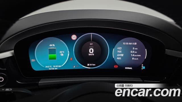 Porsche Macan EV 2025 — Photo 13/40