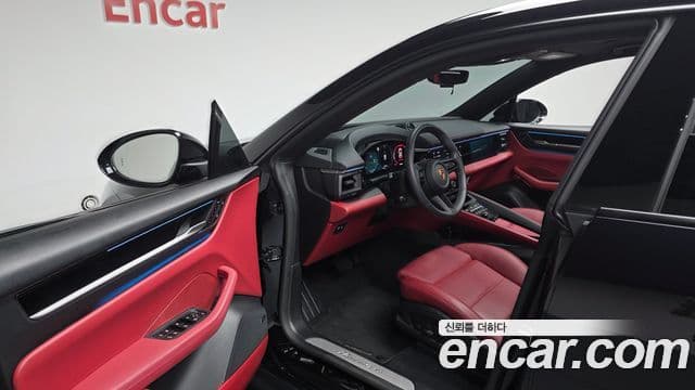 Porsche Macan EV 2025 — Photo 23/40