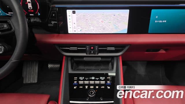 Porsche Macan EV 2025 — Photo 2/40