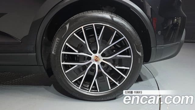 Porsche Macan EV 2025 — Photo 31/40