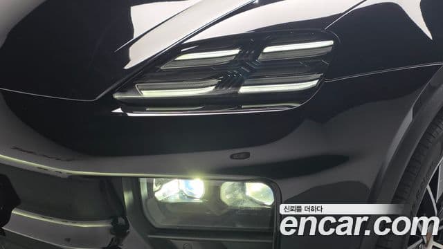 Porsche Macan EV 2025 — Photo 18/40