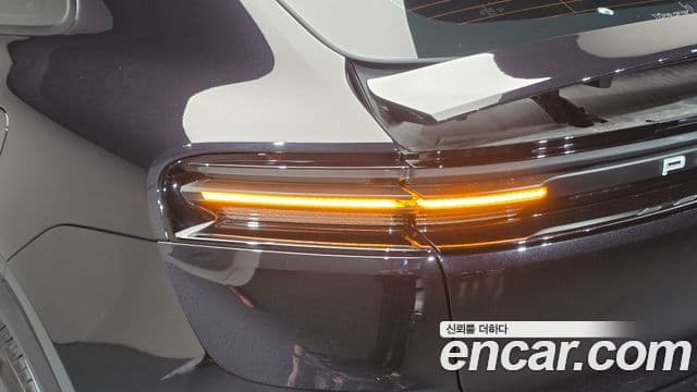 Porsche Macan EV 2025 — Photo 26/40