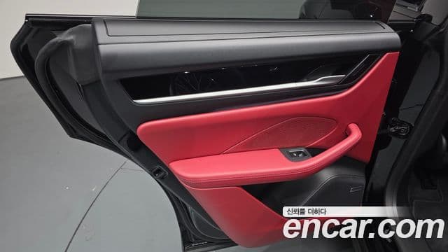 Porsche Macan EV 2025 — Photo 8/40