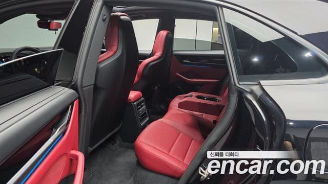 Porsche Macan EV 2025 — Photo 32/40