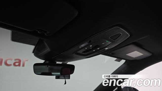 Porsche Macan EV 2025 — Photo 17/40