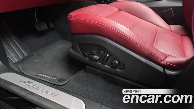 Porsche Macan EV 2025 — Photo 33/40