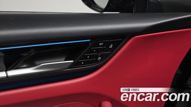 Porsche Macan EV 2025 — Photo 15/40