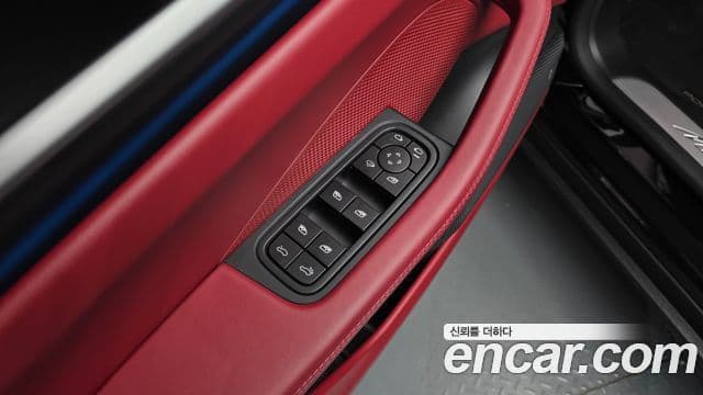 Porsche Macan EV 2025 — Photo 25/40