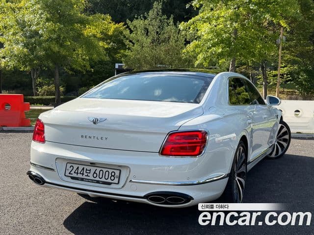Bentley Flying Spur 2023 — ფოტო 5/20