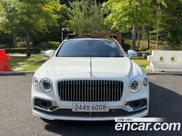 Bentley Flying Spur 2023 — ფოტო 14/20