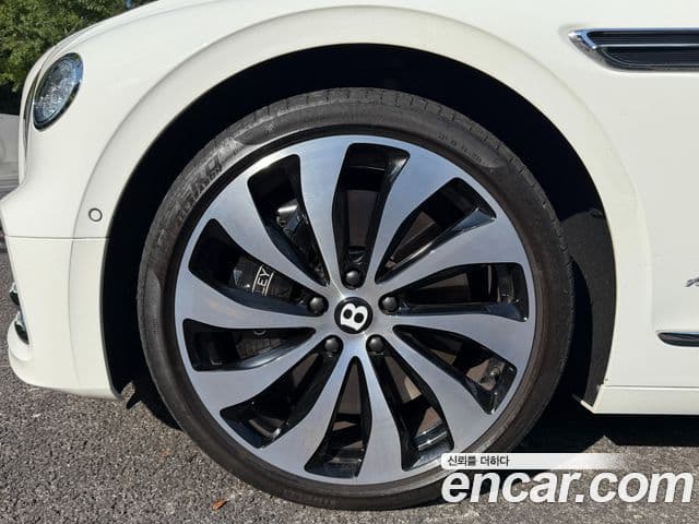 Bentley Flying Spur 2023 — ფოტო 16/20