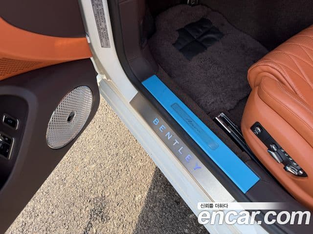 Bentley Flying Spur 2023 — ფოტო 4/20