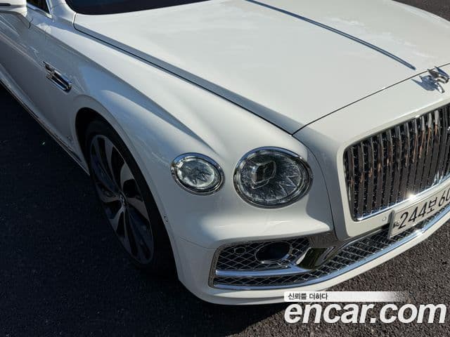 Bentley Flying Spur 2023 — ფოტო 19/20