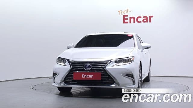 Lexus ES300h 2018 — Фото 3/20