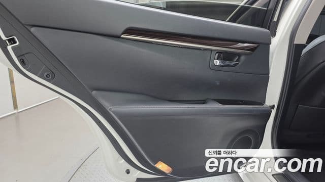 Lexus ES300h 2018 — ფოტო 5/30