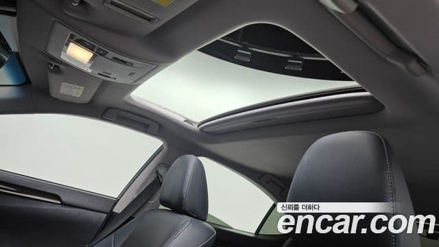 Lexus ES300h 2018 — ფოტო 20/30
