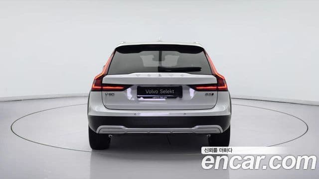 Volvo V90 Cross Country 2024 — Фото 4/20