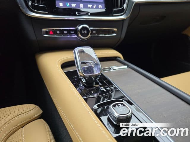 Volvo V90 Cross Country 2024 — Фото 12/20