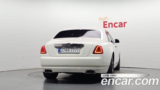 Rolls-Royce Ghost 2020 — Şəkil 8/39