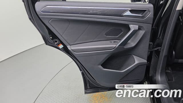 Volkswagen Tiguan 2023 — Şəkil 26/34