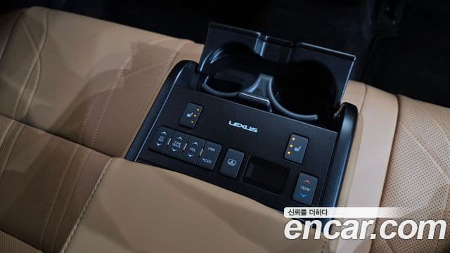 Lexus ES300h 2023 — Фото 18/20